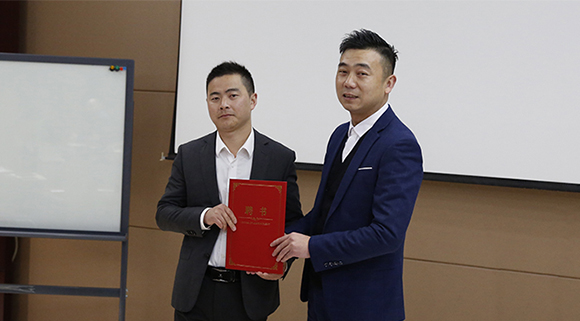 頭條！總經(jīng)理親自頒發(fā)聘書，科恩電器商學(xué)院迎來新校長！